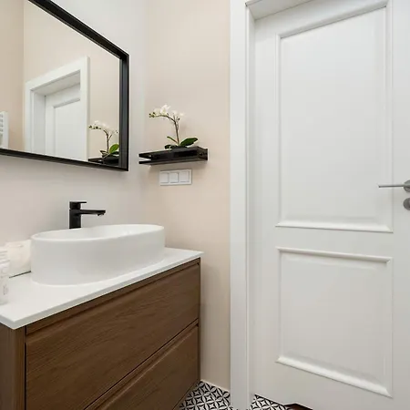 Apartment Stylish In Near The Old Town By Renters *