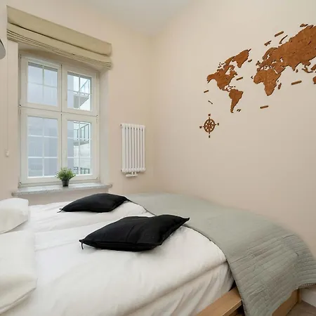 Stylish In Near The Old Town By Renters Apartment *